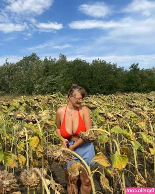Veronika Ivanova [ veronika-ivanova ] - What s the best thing to do for a headache