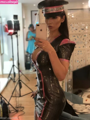 Dominant Mommy [ dominant-mommy ] - Boss Papa is all revved up and ready to fuck some ass.