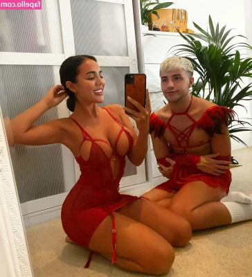 Arianna Ajtar [ arianna-ajtar ] - Hmmm  what to do on this hot day suggestions