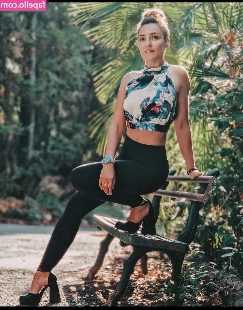 Regina Hixt [ regina-hixt ] - Sundaze   work of art or nah