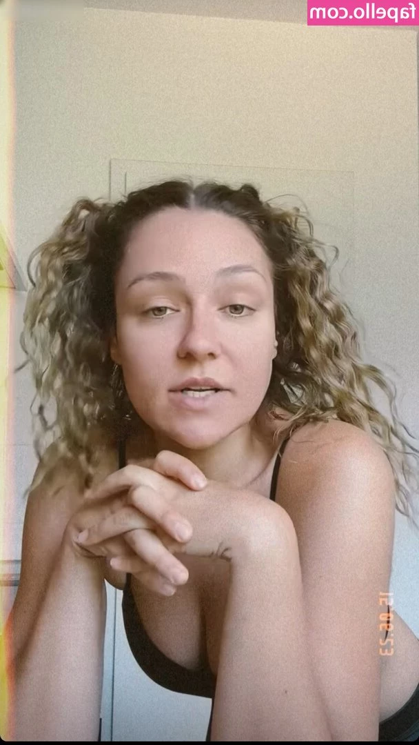Regina Hixt [ regina-hixt ] - Descansando en un Spa de Hungría