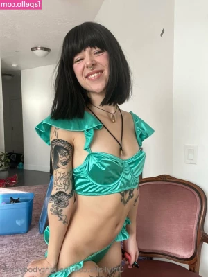 naughtybodybritt - i m online  come and say hey x