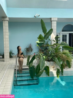 Jeannie Elise Mai [ jeannie-elise-mai ] - Do you love my curves