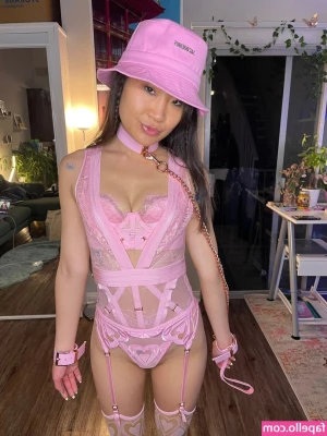 Jeannie Elise Mai [ jeannie-elise-mai ] - Sexy pic  Don t you think so