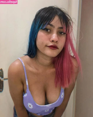 Pandinhasenpaii - looking pretty with my plug in   wanna see what happened next   check