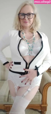 courtesananna - Love my dick pressed up against the soft surface of my blanket