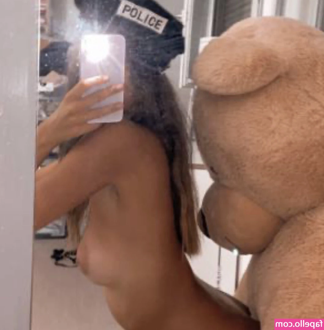 Gaxllxx - mommy took a dick pic 🙈