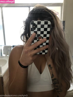 alaskafornia - Waiting to be covered in cum