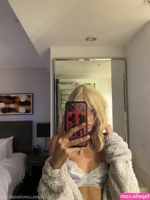 Lexiefucks - Colore preferito ?🖤 In questi giorni registro alcuni video che mi