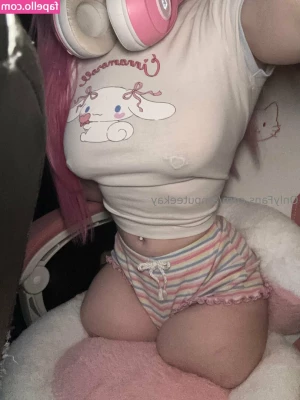 amputeekay [ amputeekay-1 ] - My asshole needs kissing its puckering up for you!