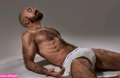 gordon_sam [ gordon-sam ] - damn I m really hard again if only I had a willing mouth or hole to