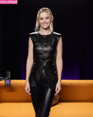 Virginia Gardner [ virginia-gardner ] - Tatted