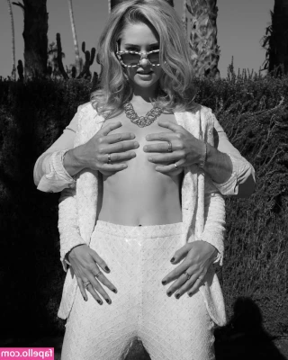 Virginia Gardner [ virginia-gardner ] - Waiting for a good load on my tummy🫢
