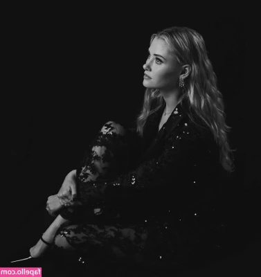 Virginia Gardner [ virginia-gardner ] - Ass or soles?