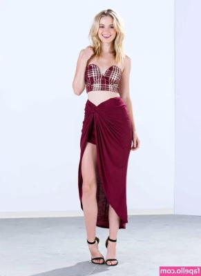 Virginia Gardner [ virginia-gardner ] - Red latex