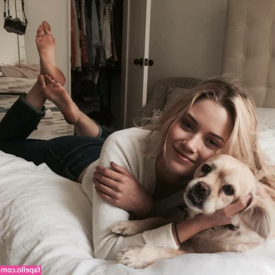 Virginia Gardner [ virginia-gardner ] - t r a s h