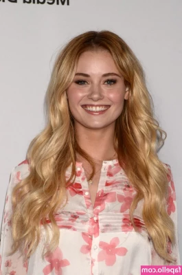 Virginia Gardner [ virginia-gardner ] - For you  A big hot ass    Pra você  Uma bunda grande e gostosa