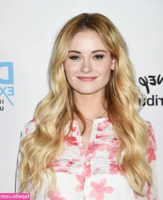 Virginia Gardner [ virginia-gardner ] - Nice and smooth