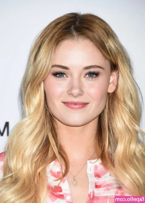 Virginia Gardner [ virginia-gardner ] - Striped panties with stockings for Friday