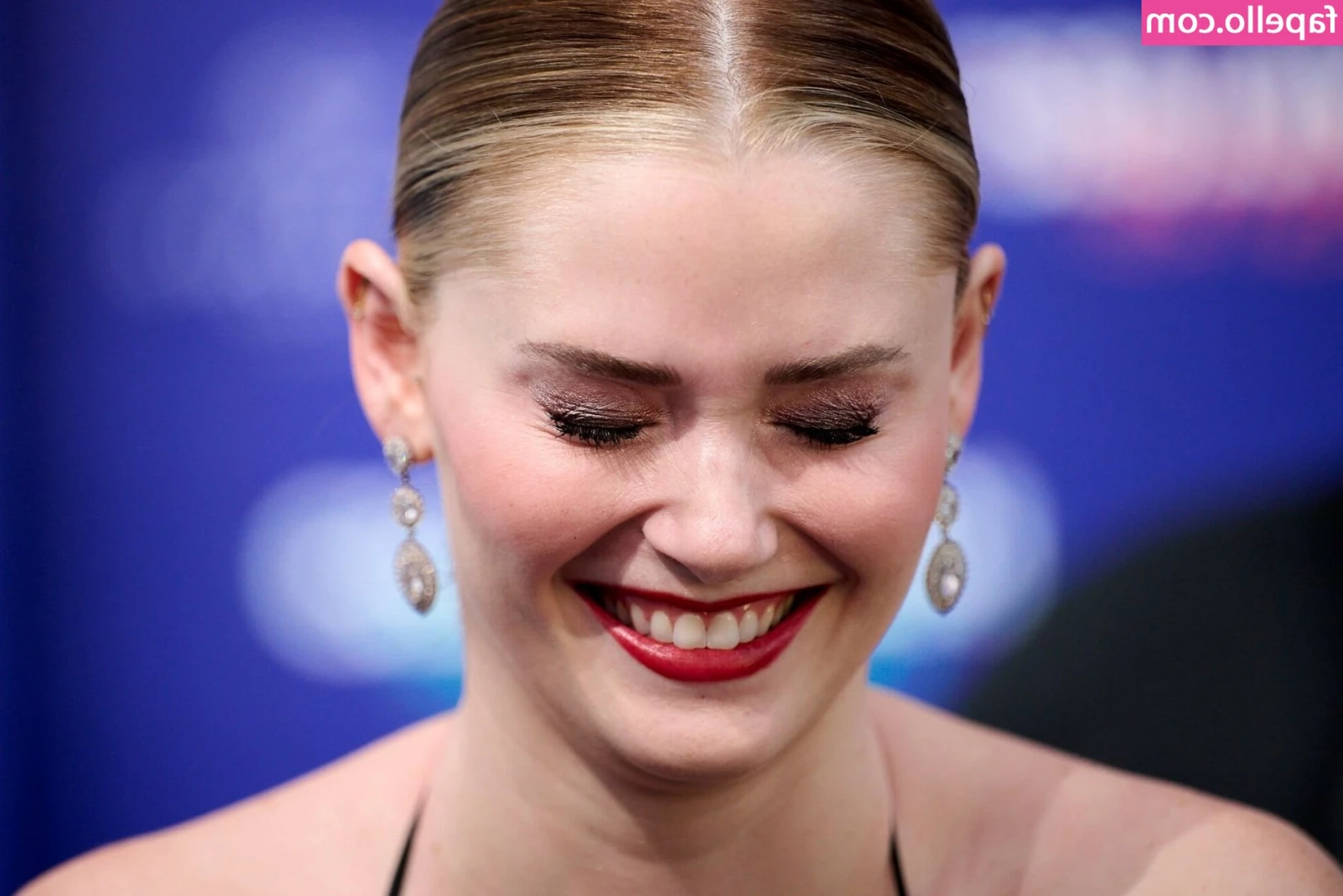 Virginia Gardner [ virginia-gardner ] - Imagine me fucking you while I m getting double penetrated from behind