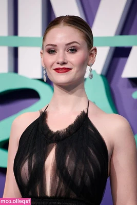 Virginia Gardner [ virginia-gardner ] - it s so hot today