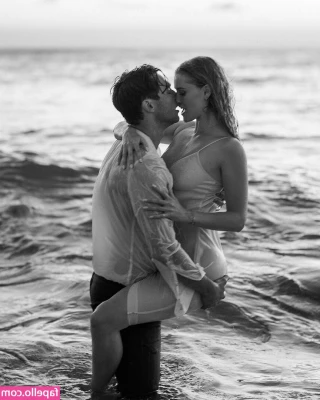 Virginia Gardner [ virginia-gardner ] - Preparando el muñeco