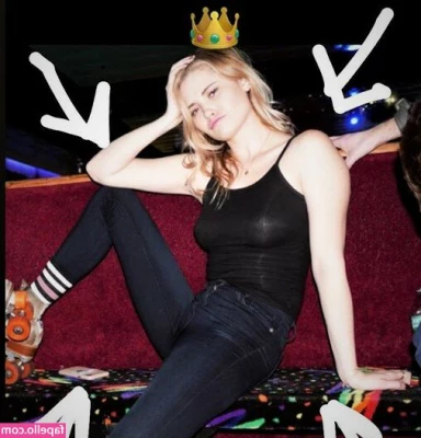 Virginia Gardner [ virginia-gardner ] - That Friday bulge feeling…