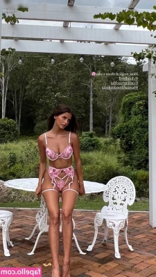 Stephanie Mandich [ stephanie-mandich ] - El gatito con su gatita