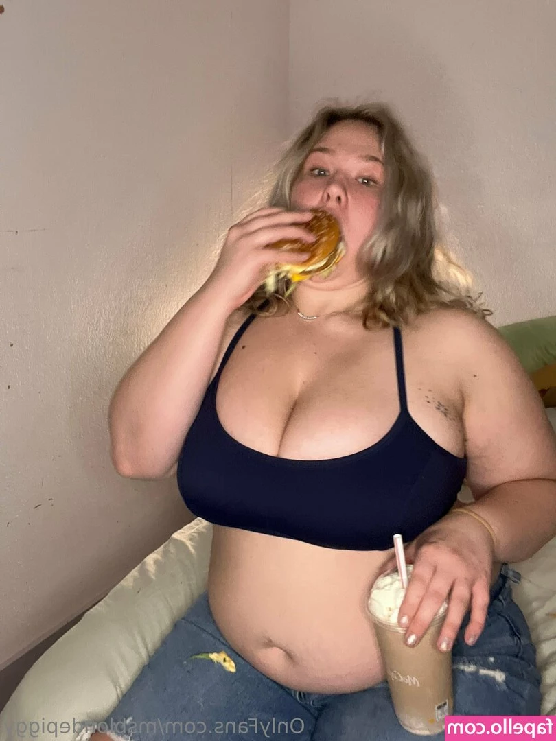 msblondepiggy - Good morning boys ❤❤...who wants some fruits or boobs for