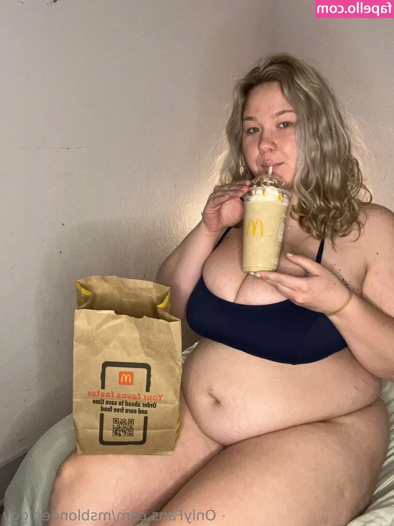 msblondepiggy - Do u want me to open my slender legs?