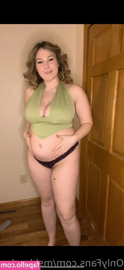 msblondepiggy - Either I'm a really focused gardener OR I love creating silly sexy