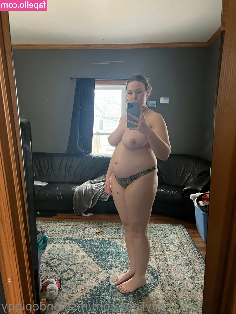 msblondepiggy - Some tanning bed action