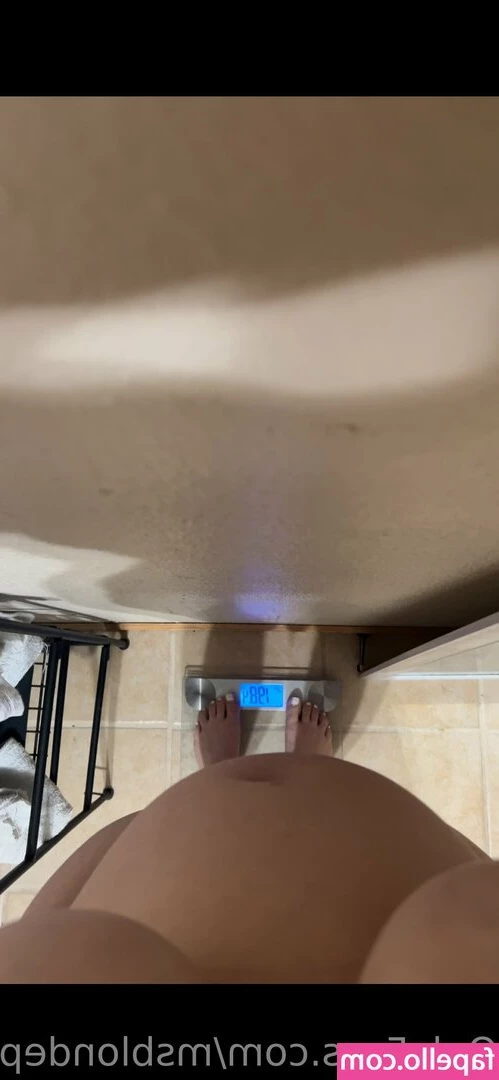 msblondepiggy - Free 4 b/g minute video preview @sophieemarie