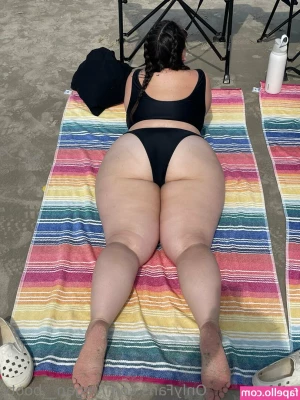 vegan__booty [ vegan-booty ] - Wanna explore each other?😏