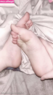 intoxalice - beach toes 💓