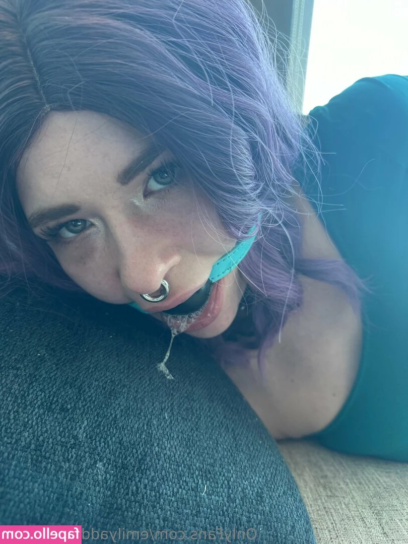 emilyaddamsofficial - 🚨 Amores I'm going 𝗟𝗜𝗩𝗘 this 𝗦𝘂𝗻𝗱𝗮𝘆