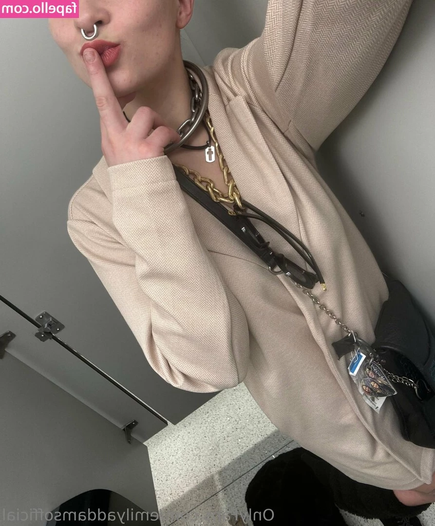 emilyaddamsofficial - Some casual 🖤💙 I hope u all had a good Easter (: