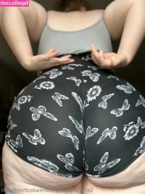 redheadedhoneydoll - Feeling awful lonely lately  Need some fun