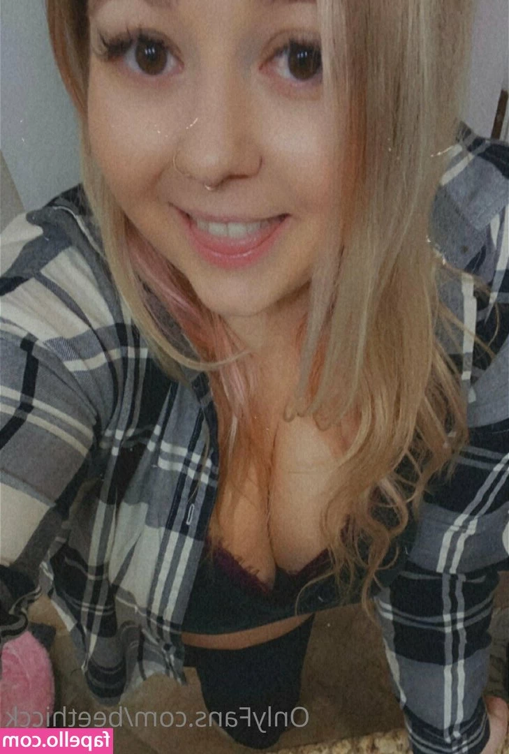 beethicck - Brand new content with  blondiehope420   Strip tease   twerking  