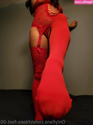 chloes-feet-00 - Disclaimer - This is not one of my models -  Here's a great model for