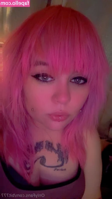 bit777 - FREE SUBS FOR FIRST 10   This sweetie babe is alone for a long time 