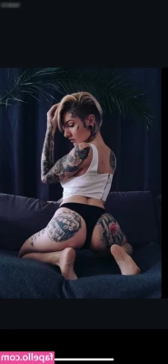 Vivien Storl [ vivien-storl ] - Where should I stick this big boy