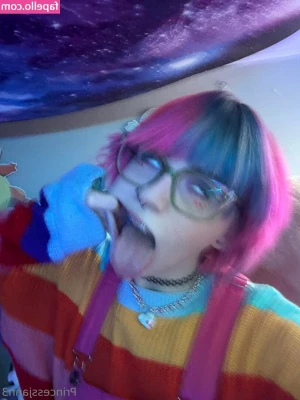 princessjann - In the video you can see how I tried to reach with my fingers and