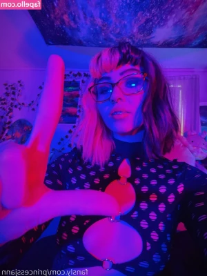 princessjann - Putting in my clit ring can sometimes be difficult (because of my