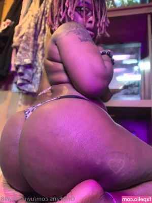 uwuuniaa98 - Looking for someone to jerk with  Watch this