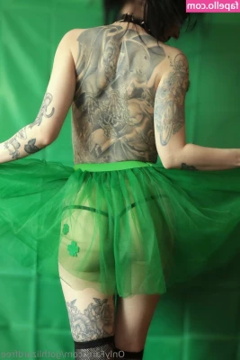gothlizardfree - Want to roll around in these sheets with me 😉