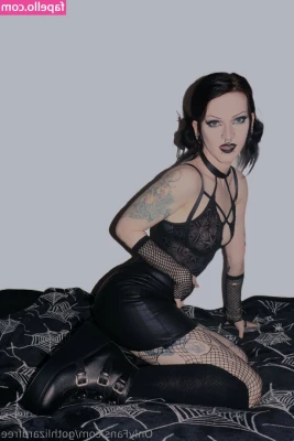 gothlizardfree - Happy Halloween everyone   besos