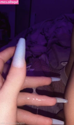 bad_nikki [ bad-nikki ] - Tried to make y all a vid of me using my vibrator and cumming all