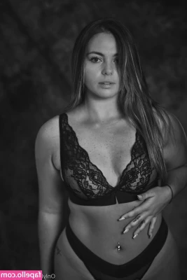 ggrrcc - Wanna see me topless in bed
