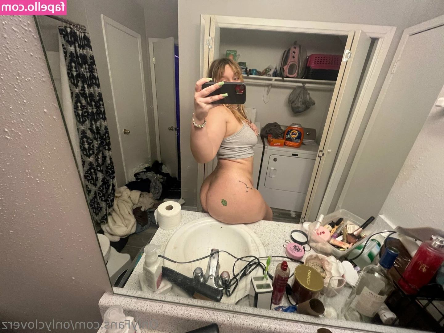 onlycloverz - Open to find out how I got hired as your secretary 😈 I get on the